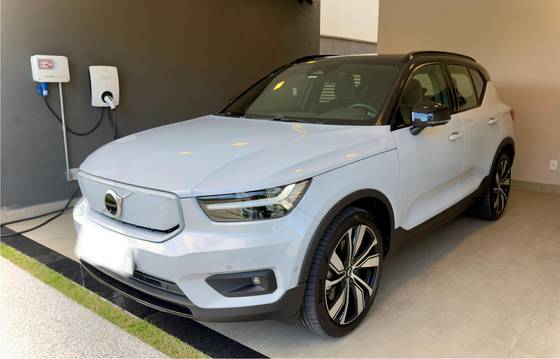 VOLVO XC40 P8 RECHARGE ELECTRIC BEV PURE AWD VOLVO XC40 P8 RECHARGE ELECTRIC BEV PURE AWD